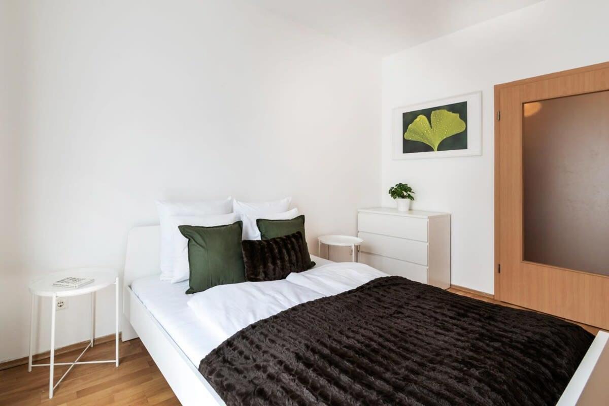 Pleasant & Comfy Apartment In Super Location Budapest Exterior photo